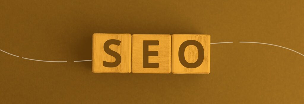 fundo amarelo com as letras SEO